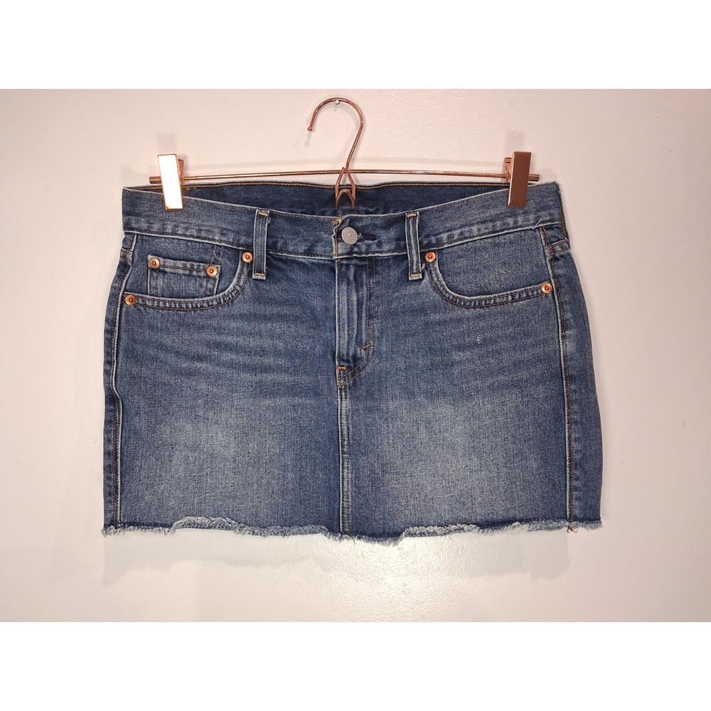 Levi Strauss Denim Mini Skirt Medium Wash Raw Hem W27 32574-0012 Blue Womens